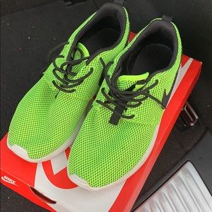 Nike Roshes 4.5 Y size